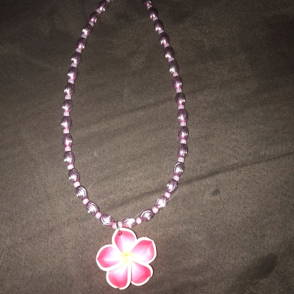 Adorable flower necklace - Picture 3 of 3